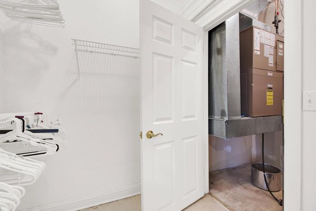 2337 Vista Bella DRIVE, Oak Creek, WI 53154