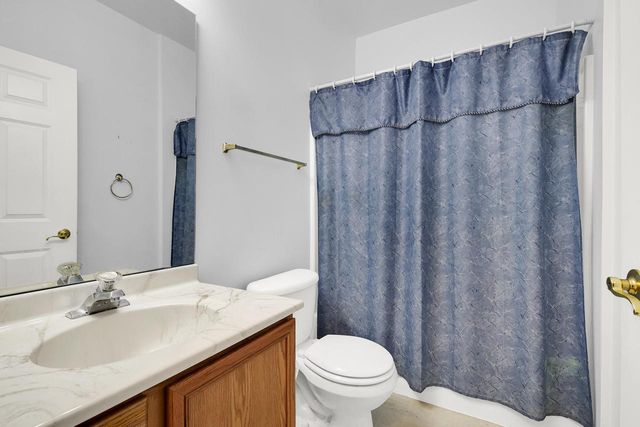 2337 Vista Bella DRIVE, Oak Creek, WI 53154