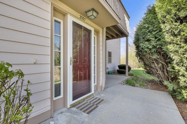 2337 Vista Bella DRIVE, Oak Creek, WI 53154