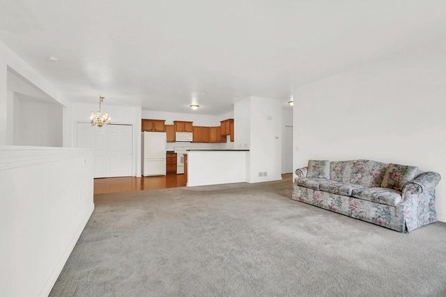2337 Vista Bella DRIVE, Oak Creek, WI 53154