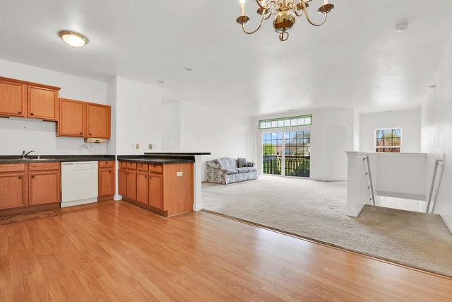 2337 Vista Bella DRIVE, Oak Creek, WI 53154