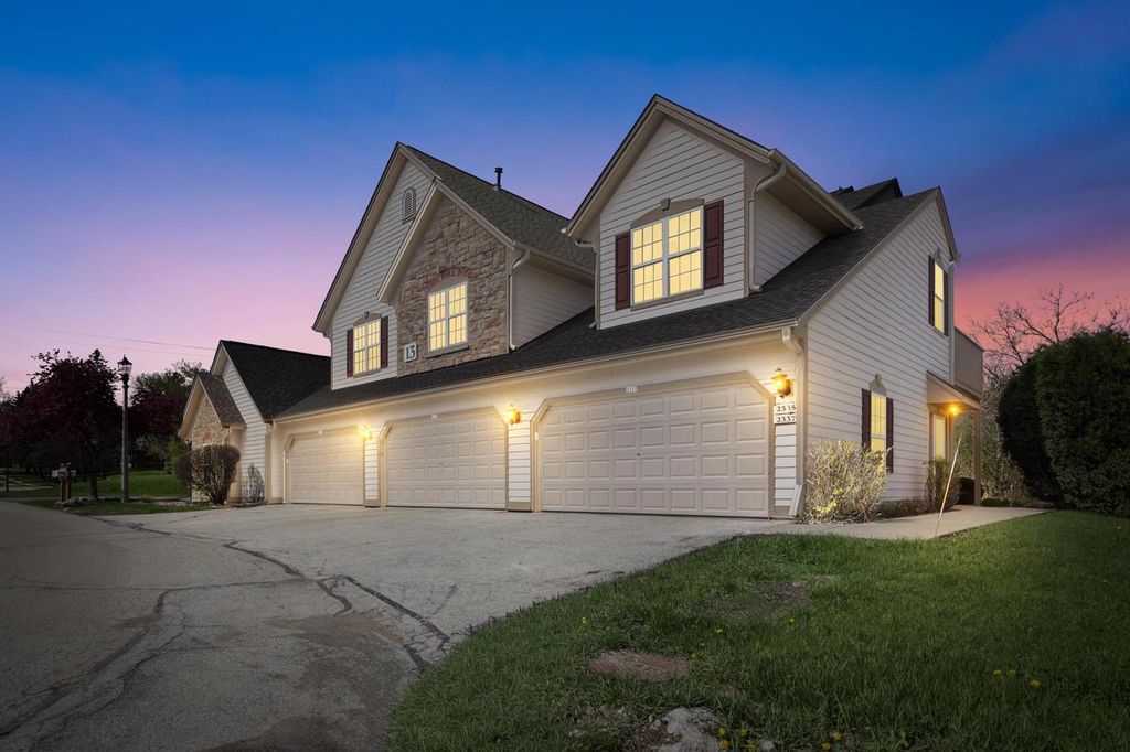 2337 Vista Bella DRIVE, Oak Creek, WI 53154