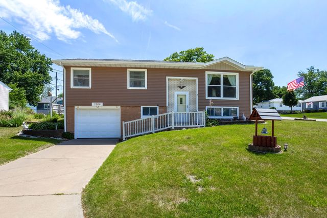 1964 N Oak Street, Bettendorf, IA 52722