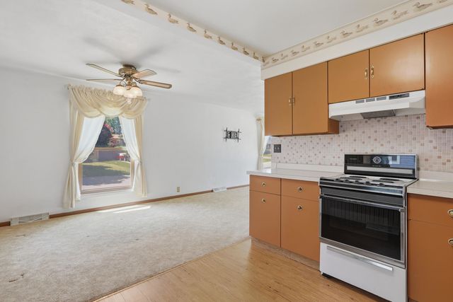 1964 N Oak Street, Bettendorf, IA 52722