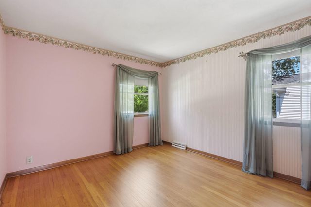 1964 N Oak Street, Bettendorf, IA 52722