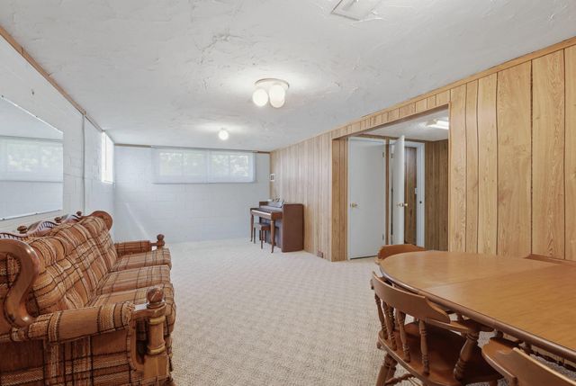 1964 N Oak Street, Bettendorf, IA 52722