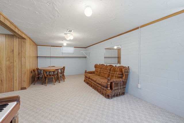 1964 N Oak Street, Bettendorf, IA 52722