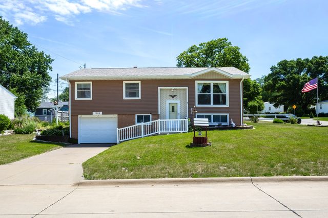 1964 N Oak Street, Bettendorf, IA 52722