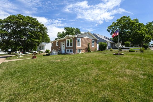 1964 N Oak Street, Bettendorf, IA 52722