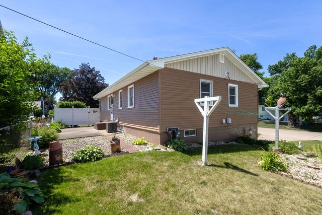 1964 N Oak Street, Bettendorf, IA 52722