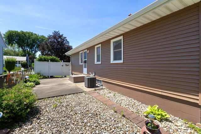 1964 N Oak Street, Bettendorf, IA 52722
