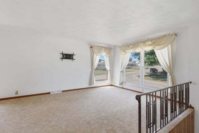 1964 N Oak Street, Bettendorf, IA 52722