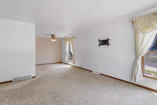 1964 N Oak Street, Bettendorf, IA 52722