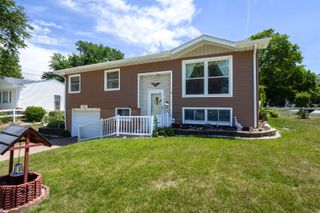 1964 N Oak Street, Bettendorf, IA 52722