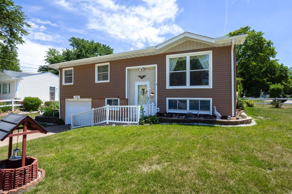 1964 N Oak Street, Bettendorf, IA 52722