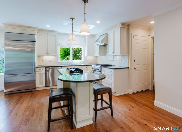 115 Tokeneke Road, Darien, CT 06820