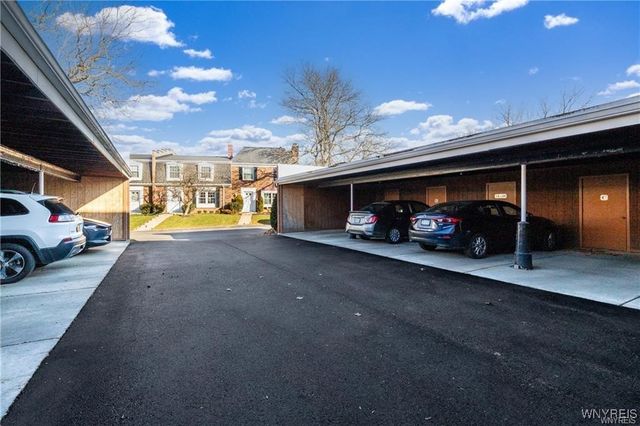 27 Hickory Hill Rd H, Amherst, NY 14221