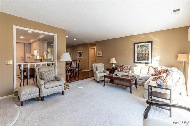 27 Hickory Hill Rd H, Amherst, NY 14221