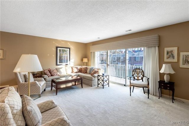 27 Hickory Hill Rd H, Amherst, NY 14221