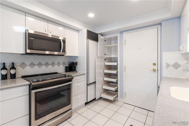 27 Hickory Hill Rd H, Amherst, NY 14221