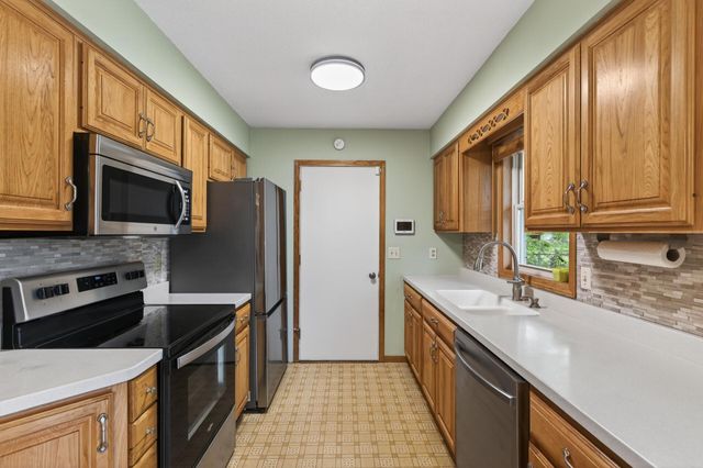 8110 France Avenue N, Brooklyn Park, MN 55443