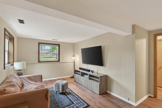 8110 France Avenue N, Brooklyn Park, MN 55443