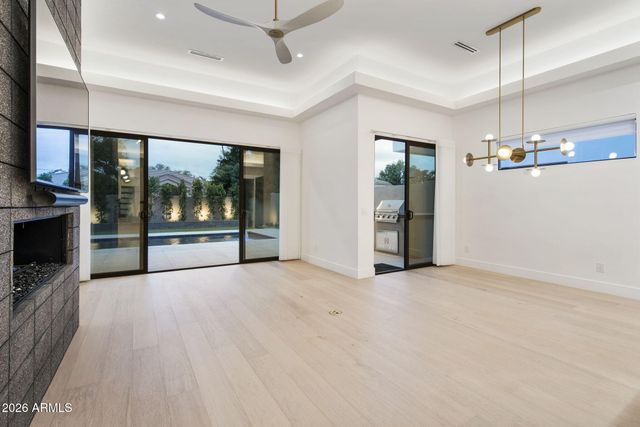 3035 E COOLIDGE Street, Phoenix, AZ 85016