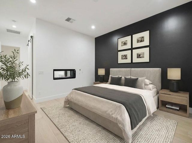 3035 E COOLIDGE Street, Phoenix, AZ 85016