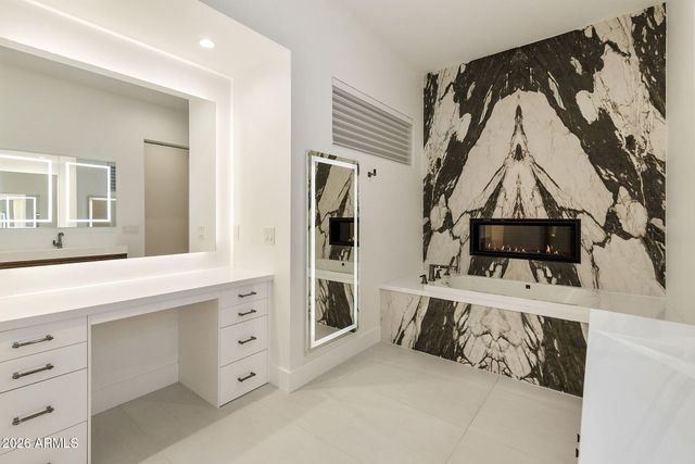 3035 E COOLIDGE Street, Phoenix, AZ 85016