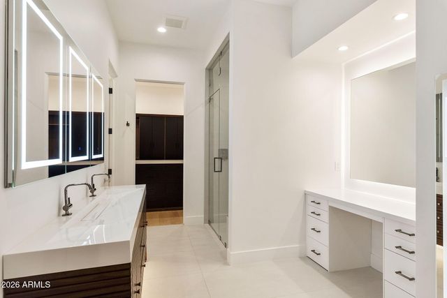 3035 E COOLIDGE Street, Phoenix, AZ 85016