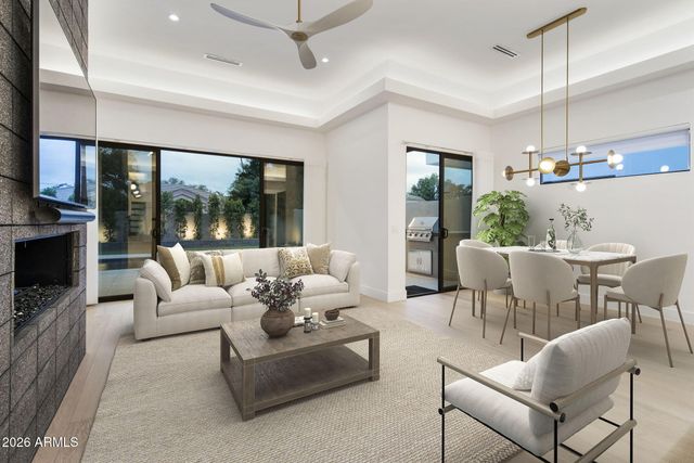 3035 E COOLIDGE Street, Phoenix, AZ 85016