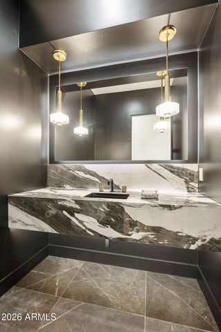 3035 E COOLIDGE Street, Phoenix, AZ 85016