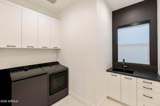 3035 E COOLIDGE Street, Phoenix, AZ 85016