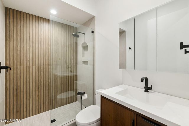 3035 E COOLIDGE Street, Phoenix, AZ 85016