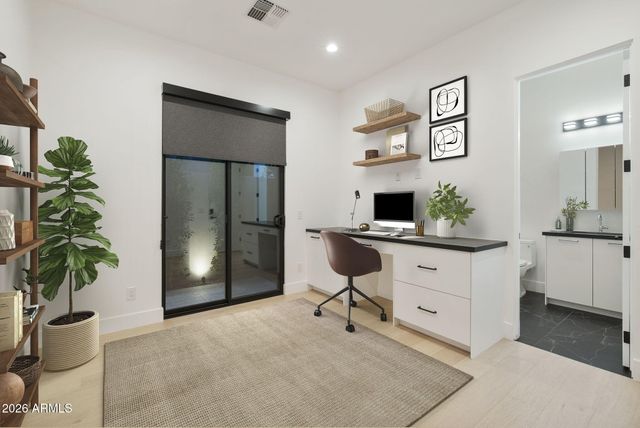 3035 E COOLIDGE Street, Phoenix, AZ 85016