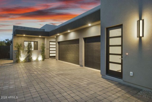 3035 E COOLIDGE Street, Phoenix, AZ 85016