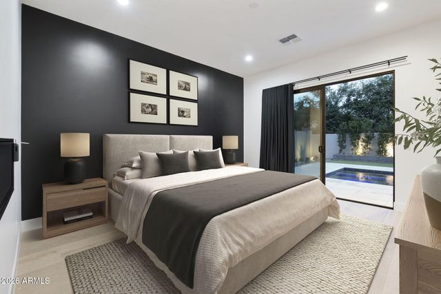 3035 E COOLIDGE Street, Phoenix, AZ 85016