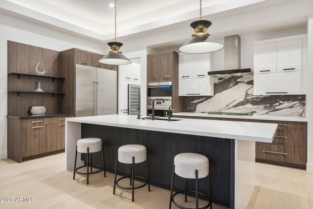 3035 E COOLIDGE Street, Phoenix, AZ 85016