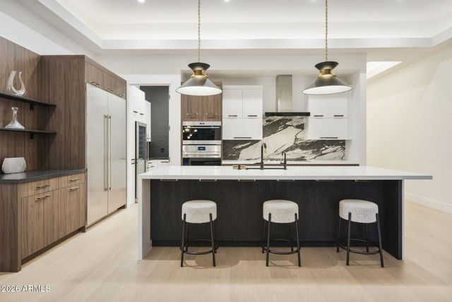 3035 E COOLIDGE Street, Phoenix, AZ 85016