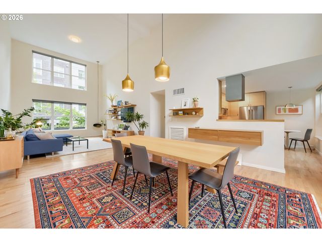 1009 Nw HOYT St 204, Portland, OR 97209