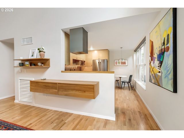 1009 Nw HOYT St 204, Portland, OR 97209