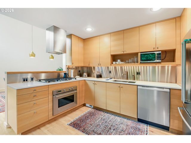 1009 Nw HOYT St 204, Portland, OR 97209