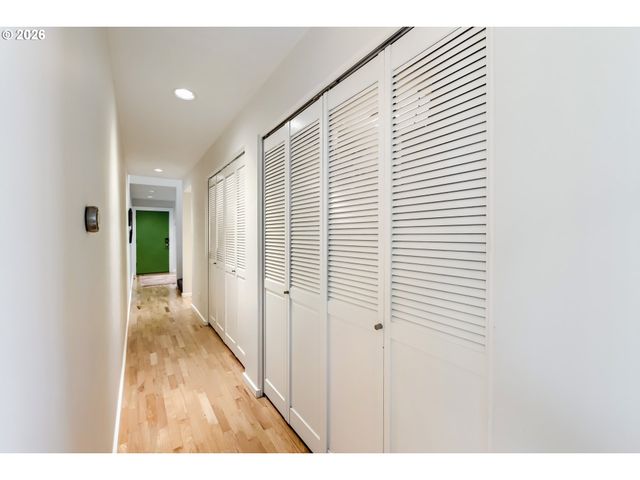 1009 Nw HOYT St 204, Portland, OR 97209