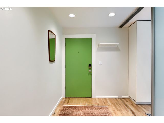 1009 Nw HOYT St 204, Portland, OR 97209