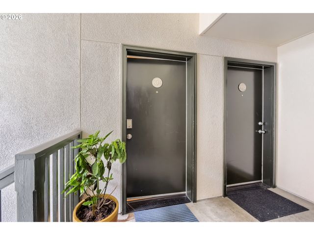 1009 Nw HOYT St 204, Portland, OR 97209