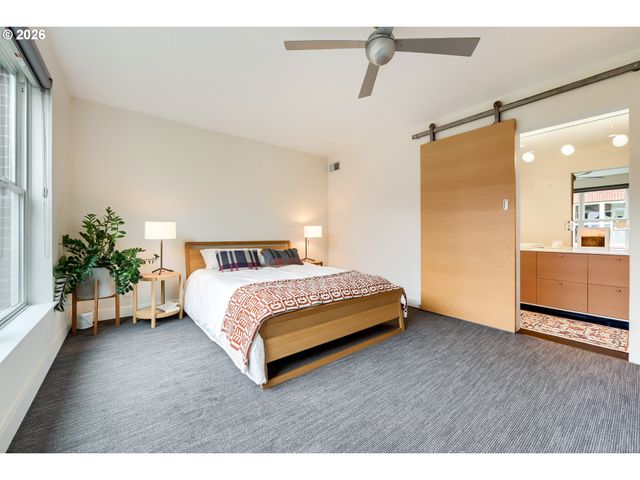 1009 Nw HOYT St 204, Portland, OR 97209