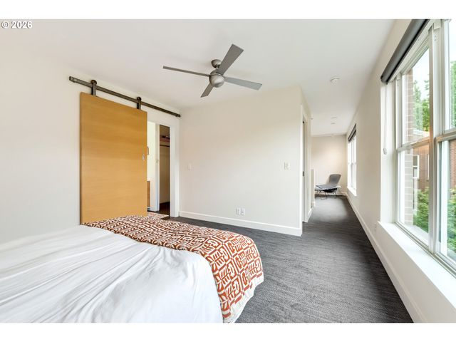 1009 Nw HOYT St 204, Portland, OR 97209