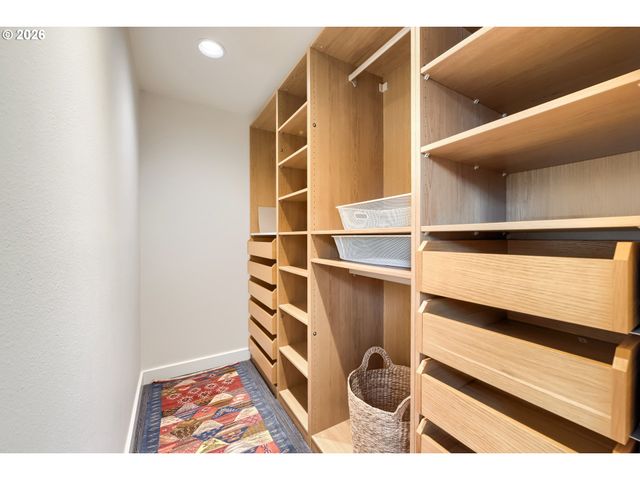 1009 Nw HOYT St 204, Portland, OR 97209