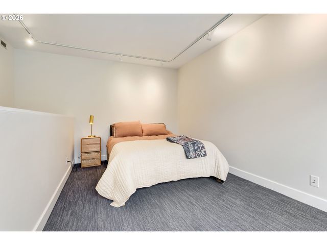 1009 Nw HOYT St 204, Portland, OR 97209