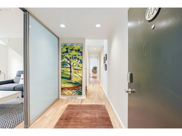 1009 Nw HOYT St 204, Portland, OR 97209